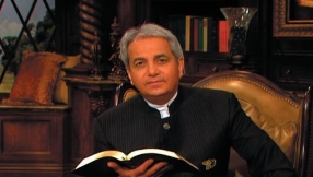 IRS agents visit Texas office of TV evangelist Benny Hinn