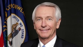 Kentucky governor orders county clerk: Quit or issue same-sex marriage licenses