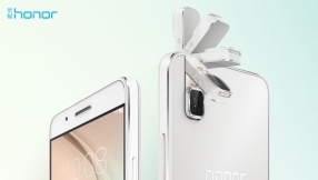 Huawei unveils its Honor 7i smartphone with rotating camera