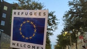 20,000 march through Vienna to welcome refugees