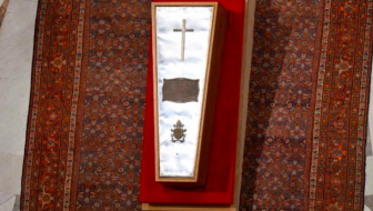 Pope Francis sealed coffin.