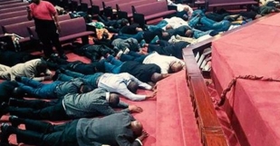 Over 100 Men Lying Face Down in U.S. Church Cry Out to God in Inspiring Video That\'s Gone Viral