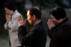 Chinese Christians defend church from demolition