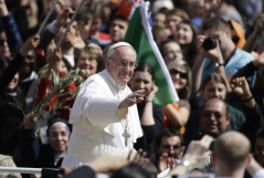 Pope Francis denounces \'evil\' mafia, says members are \'excommunicated\'