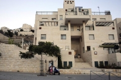 Israeli foreign minister says Arabs should be paid to leave