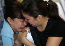 Missing AirAsia plane thought to be \'on the sea floor\' says official