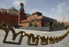 Exorcising Lenin: protesters arrested in Red Square after holy water stunt 