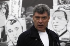 Boris Nemtsov shooting: Police hunt for killers of Russian opposition leader