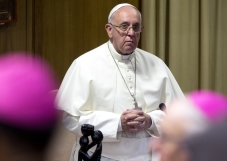 Hundreds of priests urge Pope Francis to stand firm on marriage