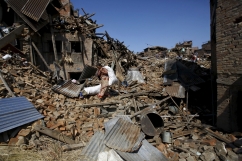 Nepal Earthquake: Hundreds flee capital