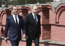 Pentagon: Russia\'s nuclear sabre-rattling is \'playing with fire\' 
