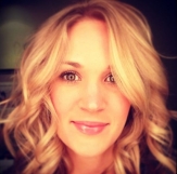Carrie Underwood stays away from online  negativity by not googling herself