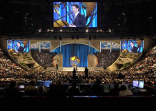 America\'s megachurch juggernaut rolls on â but they\'re changing 