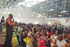 London church continues 3 a.m. services despite complaints: That\'s when \'demons are active\'