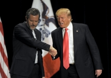 Hundreds Of Christian Students At Liberty University Say \'No\' To Donald Trump